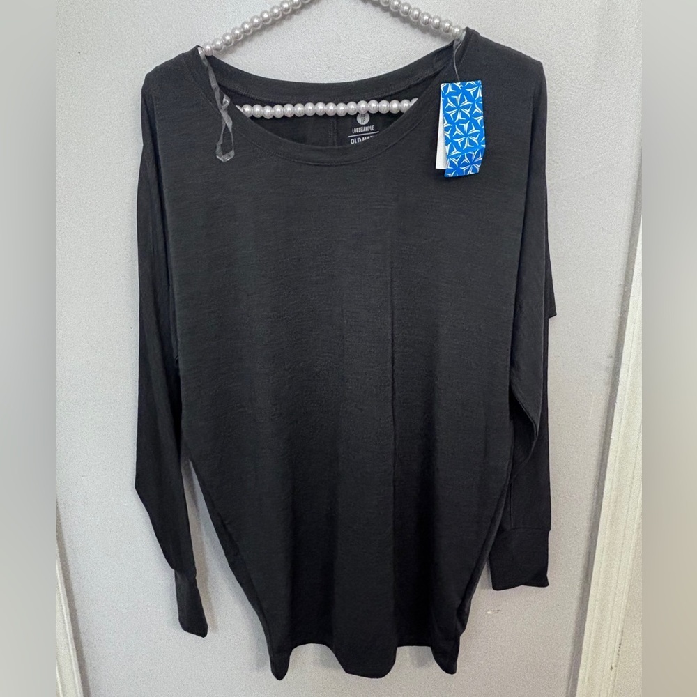 NWT Old navy active long sleeve in Heathered Grey Size: XS